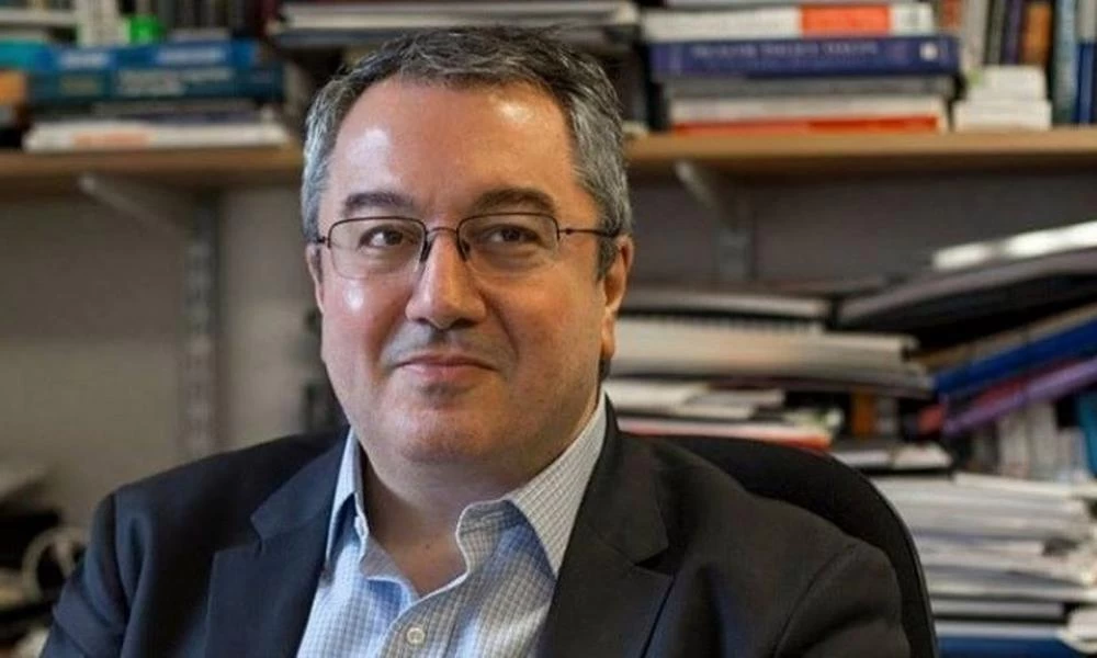 Μόσιαλος: "Oι εμβολιαζόμενες μητέρες προσφέρουν στα νεογνά αντισώματα κατά του covid-19"